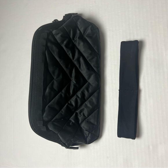 Lululemon Dont Sweat It Kit (Quilted)
Black + Headband - Picture 3 of 11